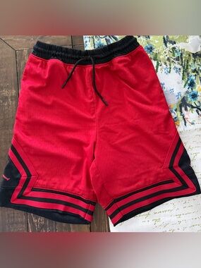 Jordan Red and Black Athletic Mesh boys Shorts sz Large fits 12-13 years